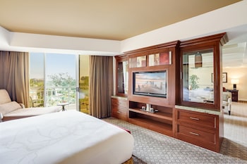 Suite, 1 King Bed (The Champion Suite)