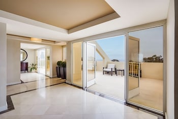 Suite, 1 King Bed (The Champion Suite)