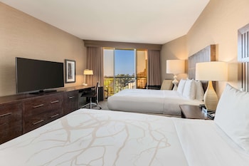 Room, 2 Queen Beds, Golf View