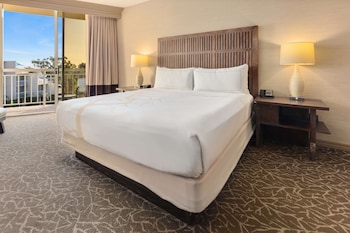 Room, 1 King Bed, Golf View