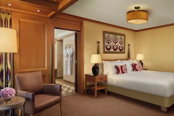 Deluxe Partial Sea View Room King Bed