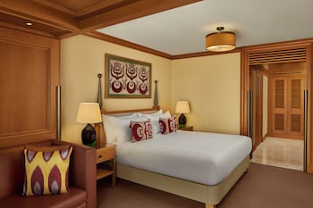 Deluxe Park View Room King Bed