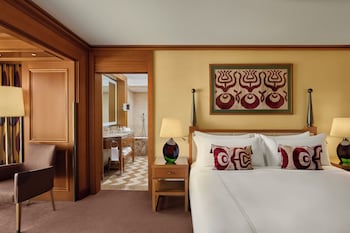 Deluxe Partial Sea View Room King Bed