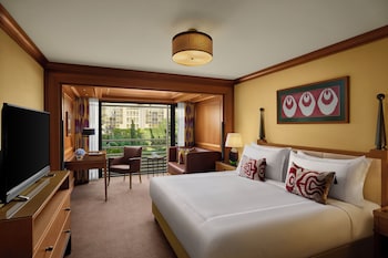 Deluxe Park View Room King Bed