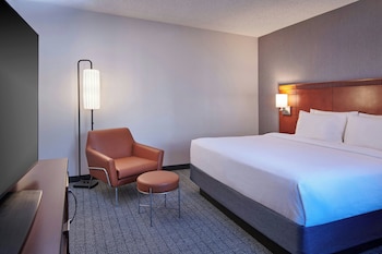 Suite, 1 Bedroom, Courtyard View