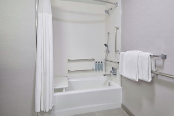 Room, 2 Queen Beds (Mobility/Hearing Accessible, Tub)