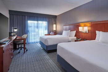 Room, 2 Queen Beds (Mobility/Hearing Access, Roll-In Shwr)