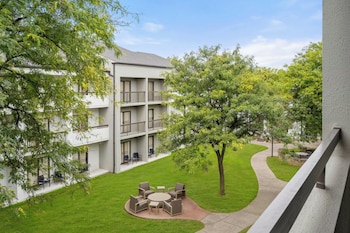 Suite, 1 Bedroom, Courtyard View