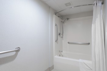 Room, 1 King Bed, Accessible (Mobility, Roll-In Shower)