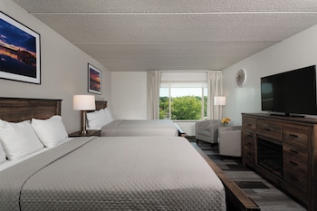 2 Queen Beds Standard