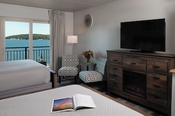 2 Queen Beds Lakeview - Upper Floor - Balcony - 3rd - 5th Floor - with unobstructed view