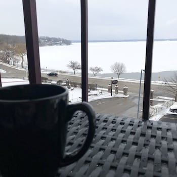 1 King Bed Lakeview  - Accessible - Balcony 5th floor