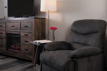 1 King Bed Lakeview  - Accessible - Balcony 5th floor