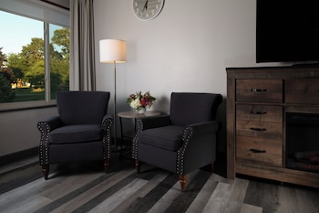 1 Queen Bed Standard with pullout sofa - Accessible - 3rd and 4th Floor