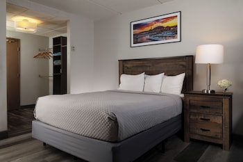 1 Queen Bed Standard with pullout sofa - Accessible - 3rd and 4th Floor