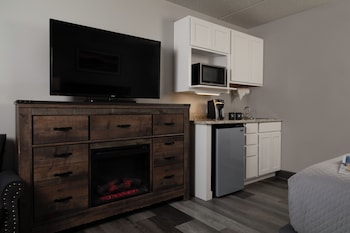 1 Queen Bed Standard with pullout sofa - Accessible - 3rd and 4th Floor