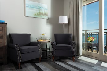 1 King Bed Lakeview - Balcony and pullout Sofa