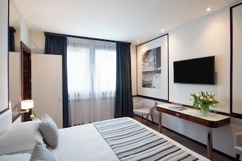 Family Room, Connecting Rooms