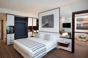 Family Room, Connecting Rooms