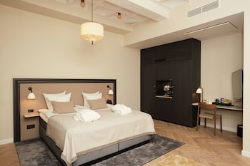 Signature Suite
