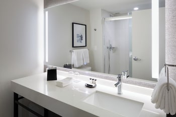 2 Double Beds, Runway View