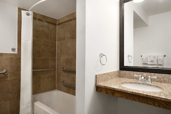 Room, 1 King Bed, Accessible, Non Smoking (Mobility Accessible)