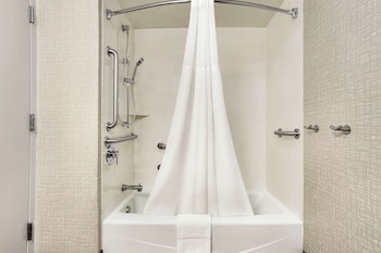 Room, 1 King Bed, Accessible, Bathtub