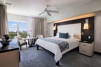 Superior Room, 1 King Bed, City View