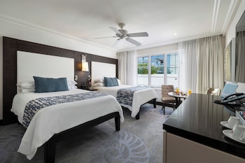 City Room, 2 Double Beds, City View