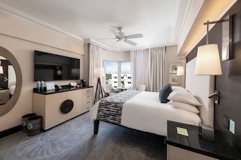 1 King Bed with City View