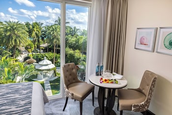 Room, 2 Double Beds, Garden View