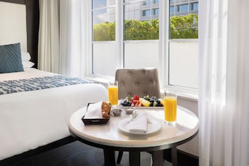 City Room, 2 Double Beds, City View