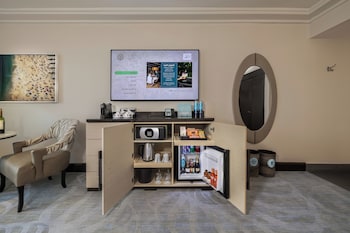 Junior Suite, 1 King Bed with Sofa bed, Balcony, City View