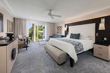 Deluxe Room, 1 King Bed with Sofa bed, Garden View