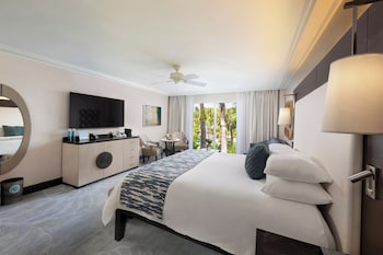 Deluxe Room, 1 King Bed with Sofa bed, Garden View