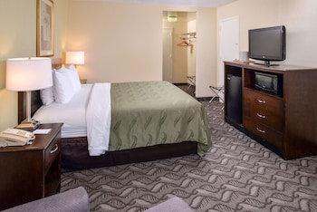 Suite, 1 King Bed with Sofa Bed, Non Smoking