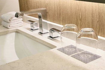 Suite, 1 Bedroom (Mobility Accessible, Tub)