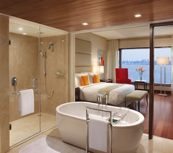 Deluxe Ocean View Suites