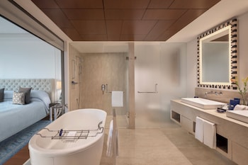Premier Bay View Suite