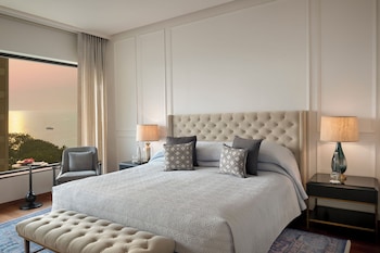 Premier Bay View Suite