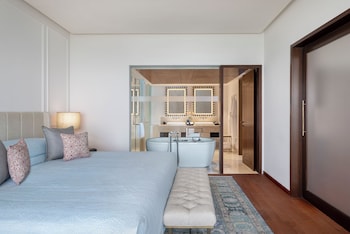 Premier Bay View Suite
