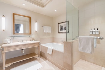 Superior Room, 1 King Bed