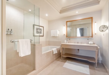 Premier Room, 1 King Bed