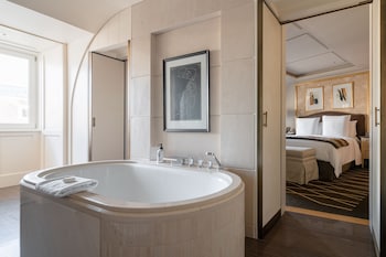 Room, 1 King Bed (Loft)