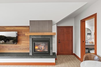 Junior Suite (Waterfall)