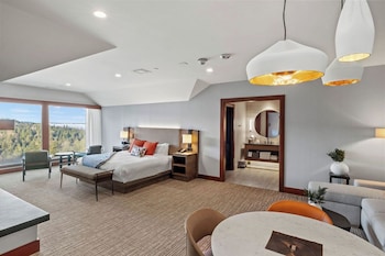 Premier Suite (Waterfall)
