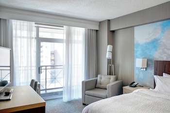 Room, 1 King Bed, Balcony (Corner)