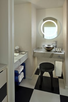 Room, 1 King Bed, Bathtub (Mobility & Hearing)