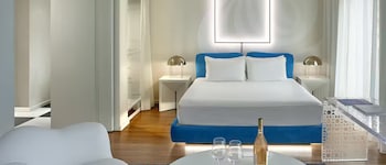 Room, 1 King Bed, Bathtub (Mobility & Hearing)