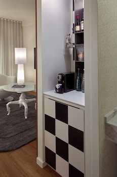 Room, 1 King Bed, Bathtub (Mobility & Hearing)